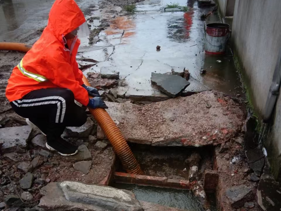 汝城专业清理污水池 炜誉市政以规范流程守护城市 “肠道”