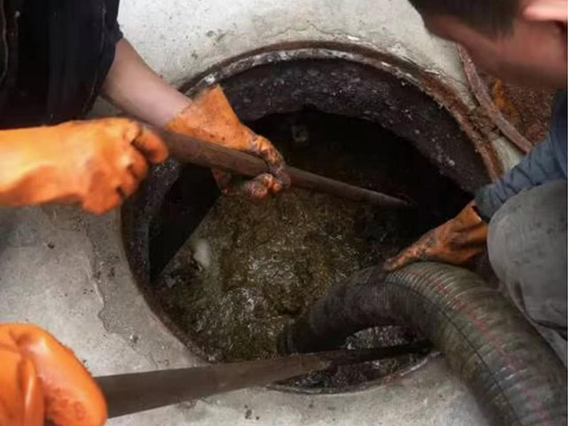 汝城清理化粪池时如何避免沼气的危害?